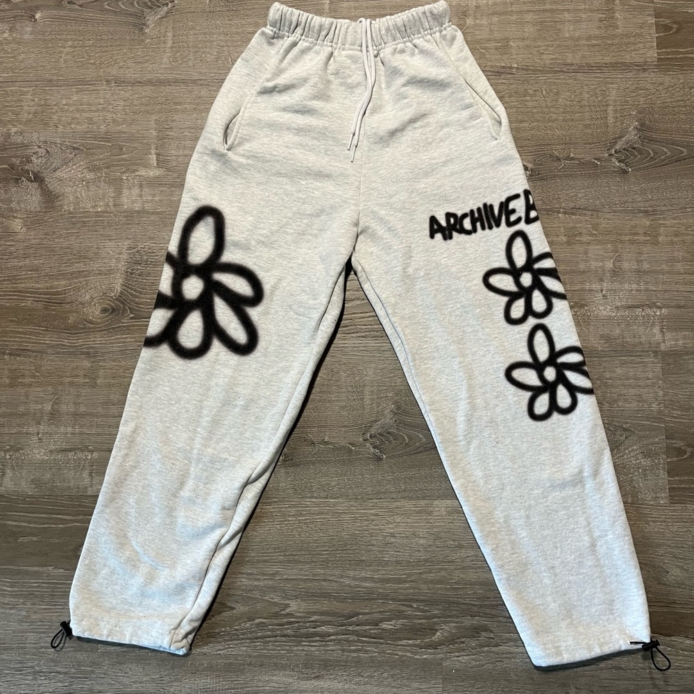 ARCHIVE BOLD 939 DAISY SWEAT PANTS LIGHT GRAY
